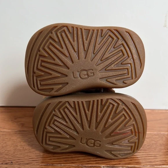 UGGS Keelan Suede Shearling Unisex Baby Booties Shoes Chestnut 0/1 NEW - Picture 2 of 5